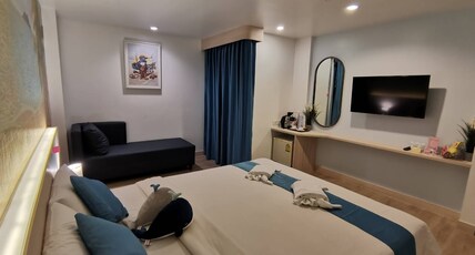 Flipper House Hotel Pattaya Room Type - Superior Double Room (1 bed) Flipper House Hotel Pattaya Room Type - Superior Double Room (1 bed)