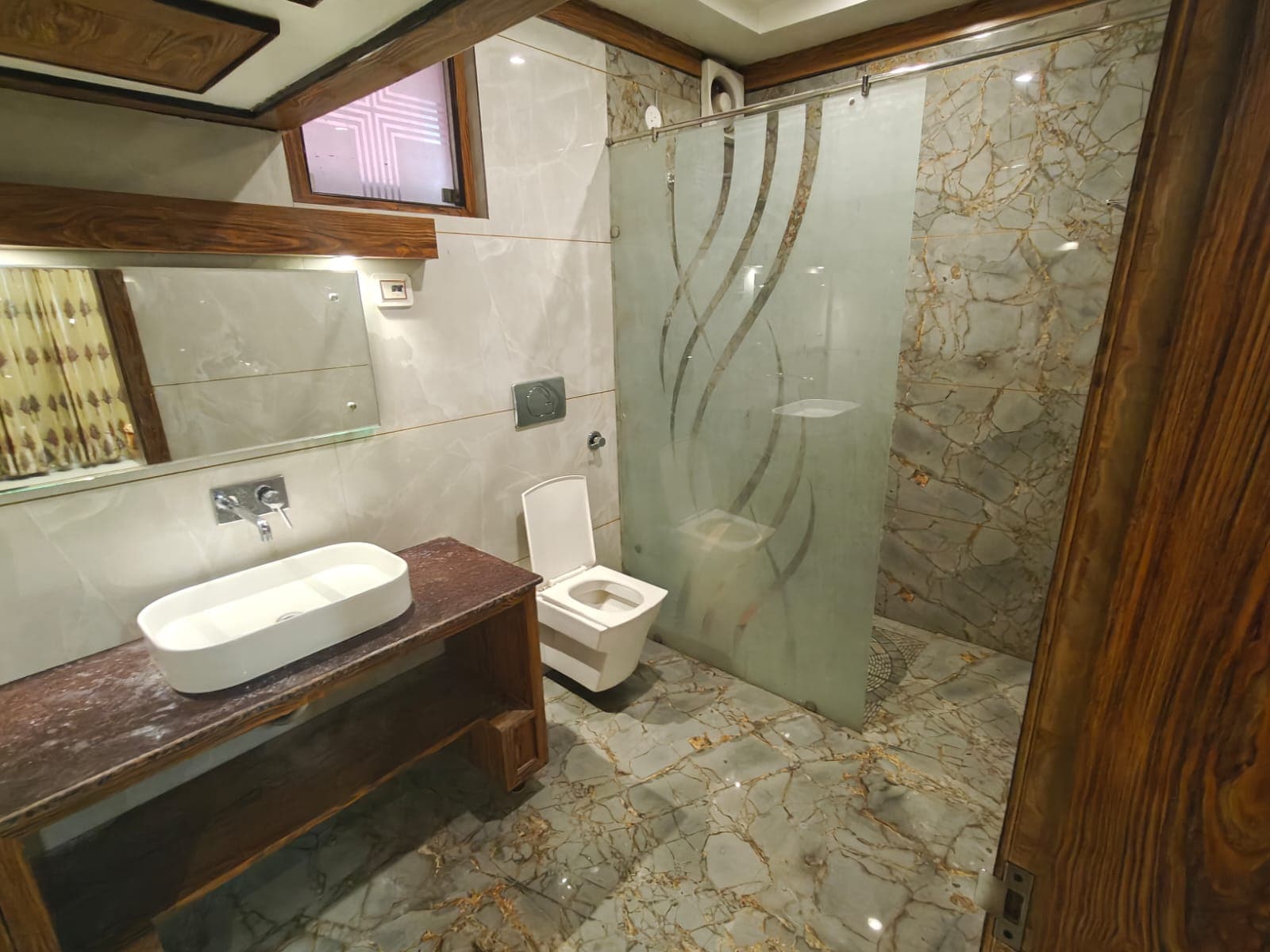 Hotel Samrat - Tap to explore photos