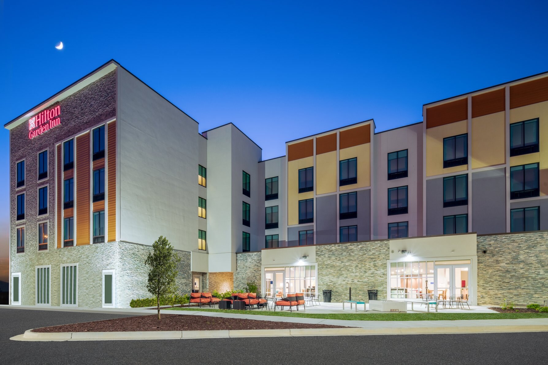 Hilton Garden Inn Brunswick, GA - Tap to explore photos
