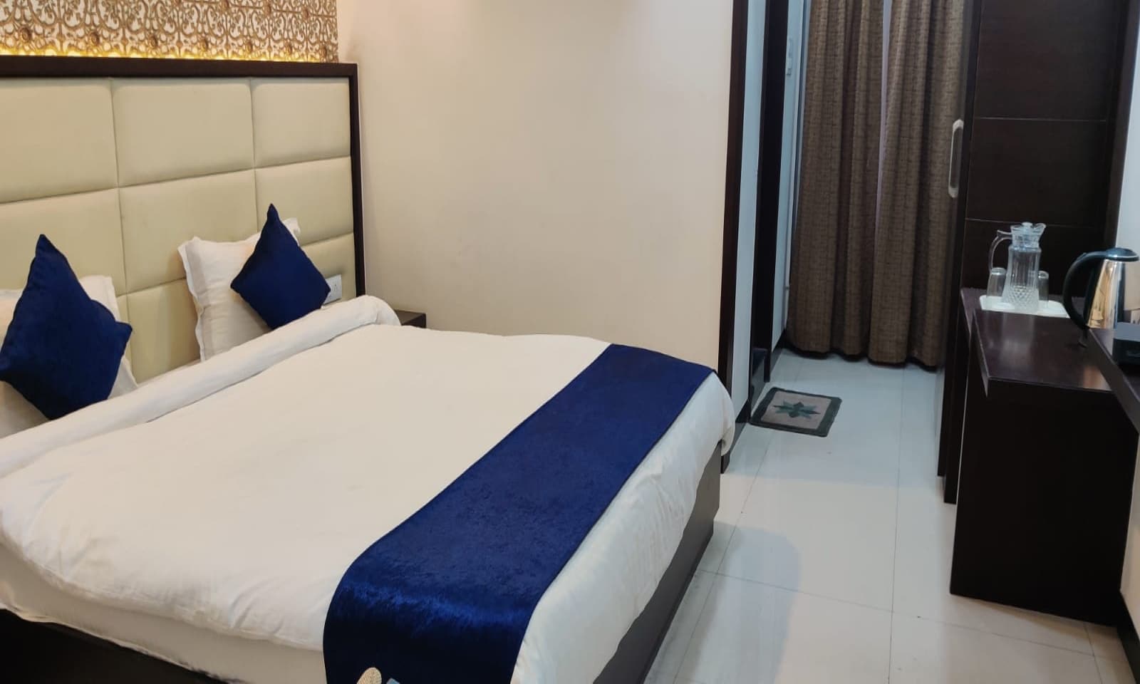 Hotel Saket Inn - Tap to explore photos