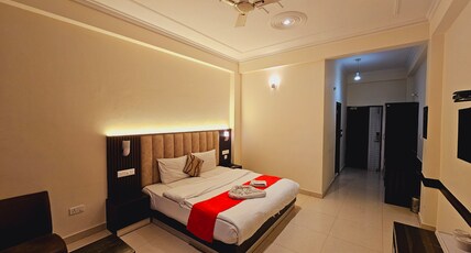 Kasauli Continental Resort Room Type - Deluxe with Balcony (Non AC)