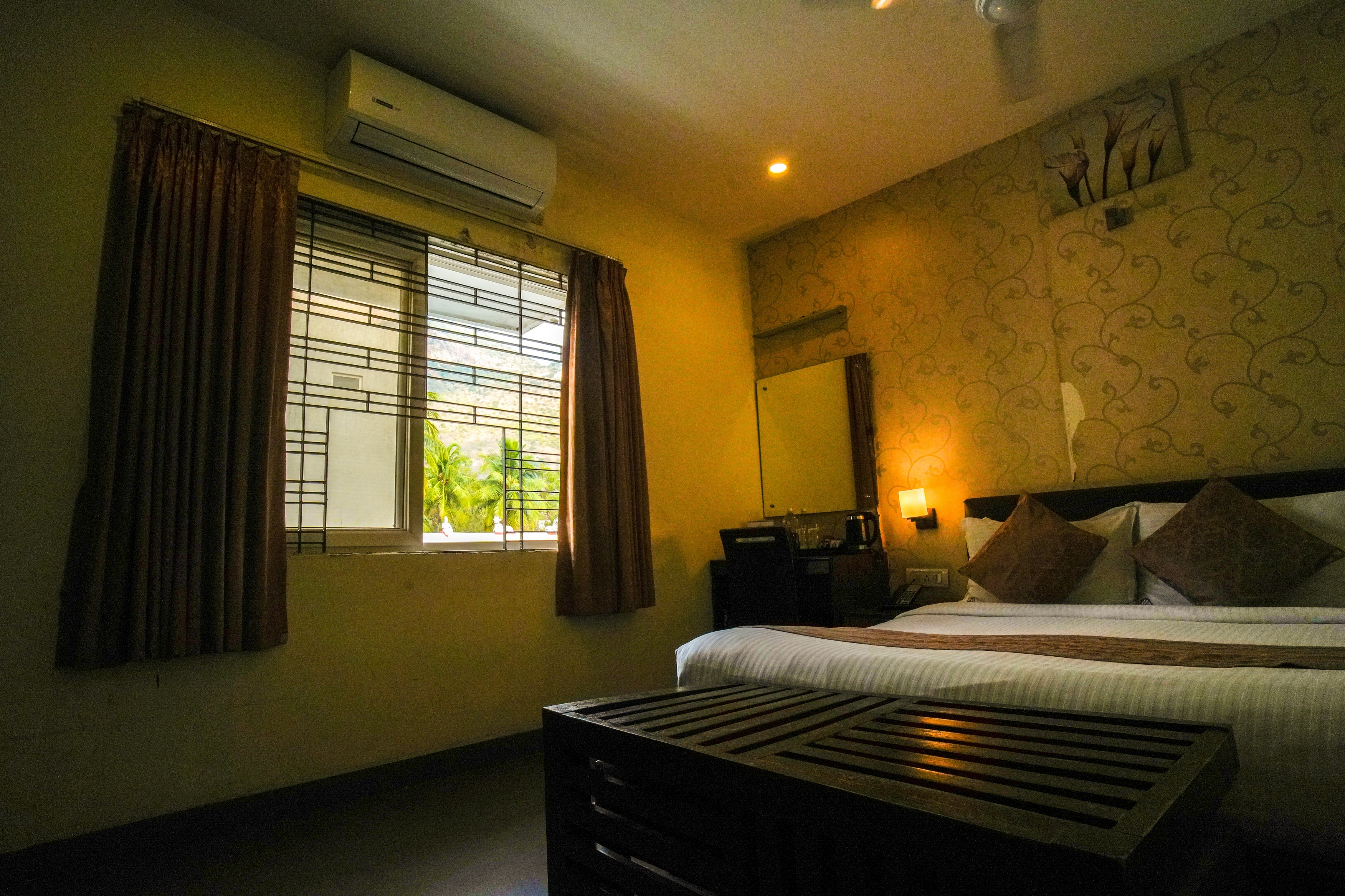 Hotel Arunachala - Tap to explore photos
