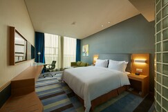 Holiday Inn Express Leshan City Square