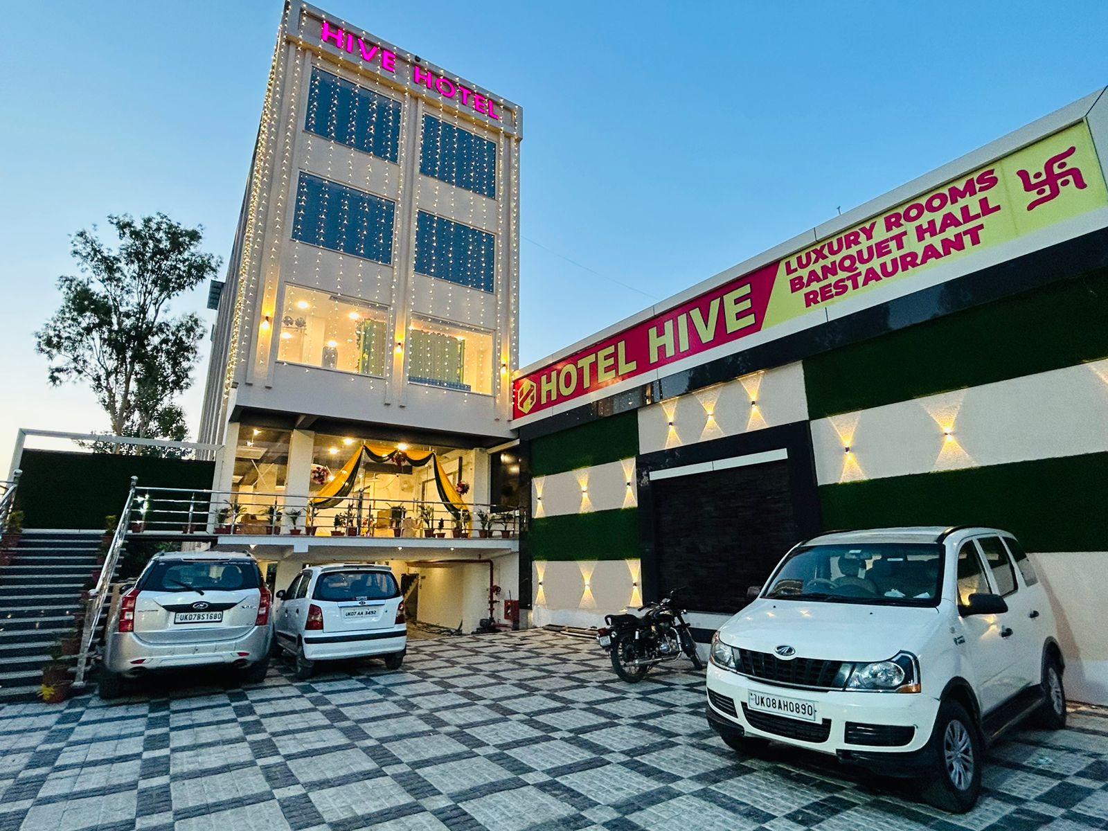 Hotel Hive @ 1 min Drive to ISBT - Tap to explore photos
