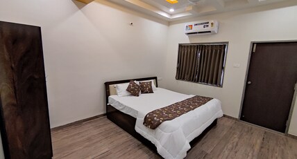RT RESIDENCY HOTEL AND LODGE Room Type - City View Luxury Room with King Bed and Seperate Non-attached Washroom
