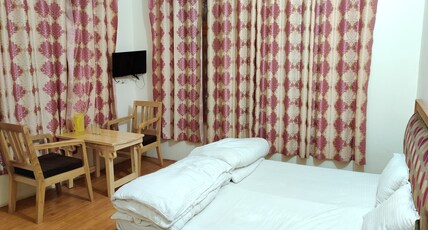 Nathula Guest House Room Type - Deluxe Room With Mountain View