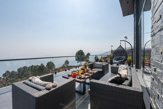 SaffronStays Mountains & Martini