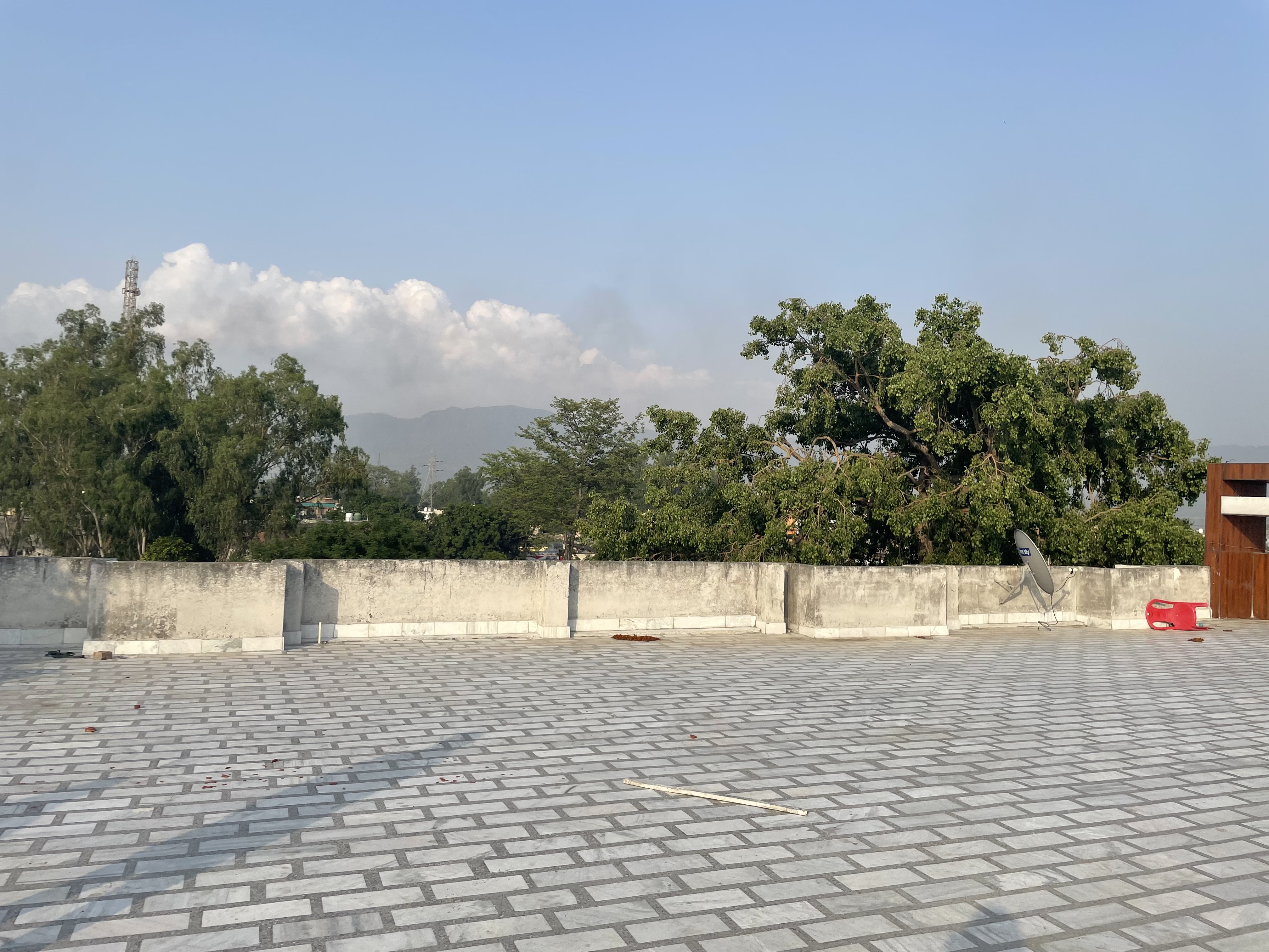 Lushy Days Hotel Nanda - Tap to explore photos