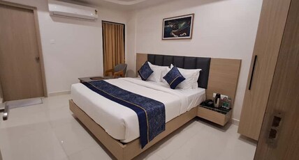 EKANSH HOTELS AND RESORTS Room Type - Deluxe Room