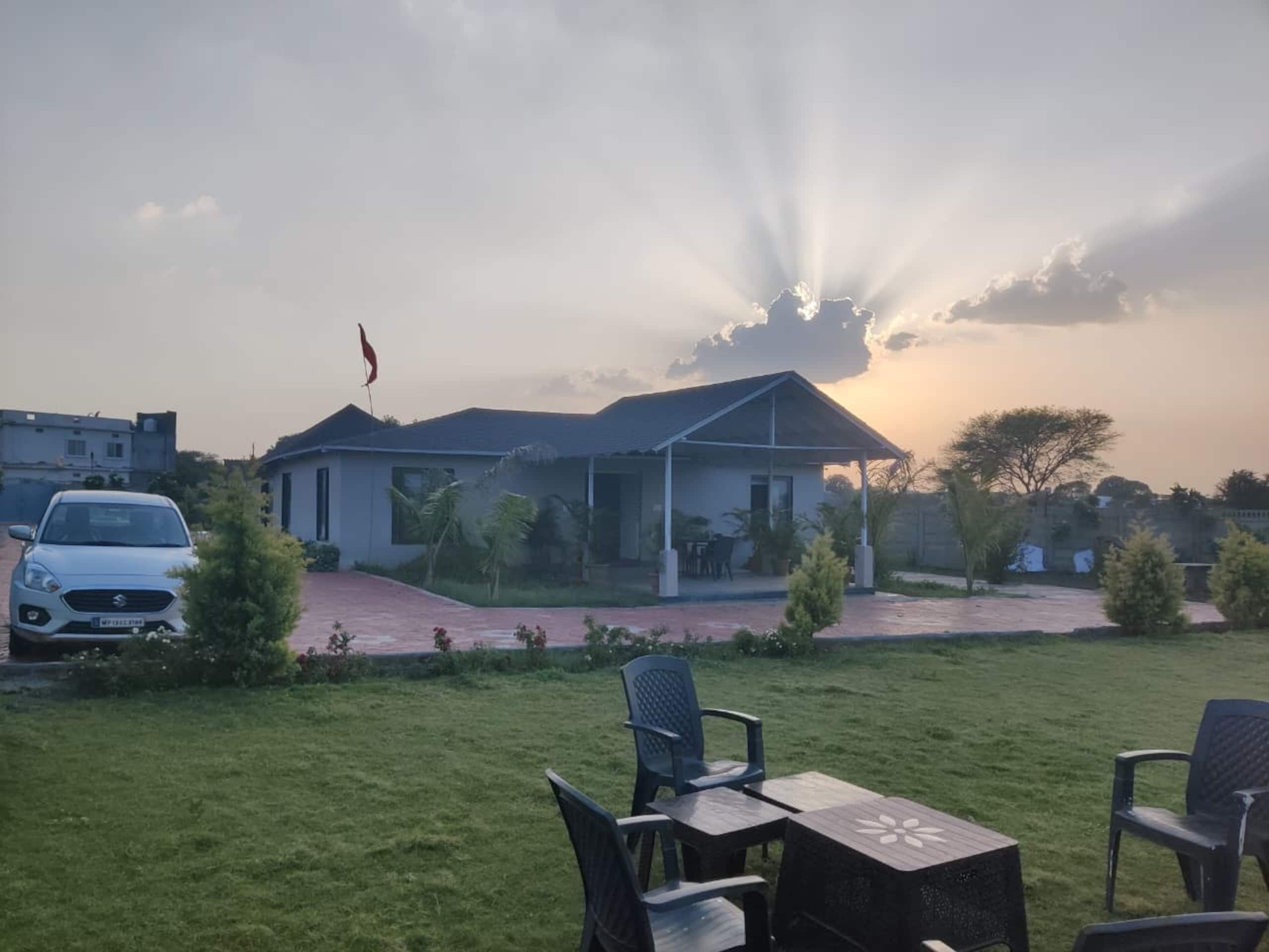 Kanakdhara farmhouse - Tap to explore photos