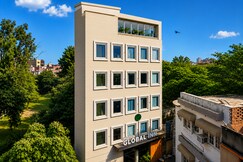 Hotel Global Inn (1 min. walk to Golden Temple)
