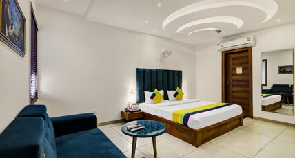 Itsy Hotels Vedansh Room Type - Deluxe Room