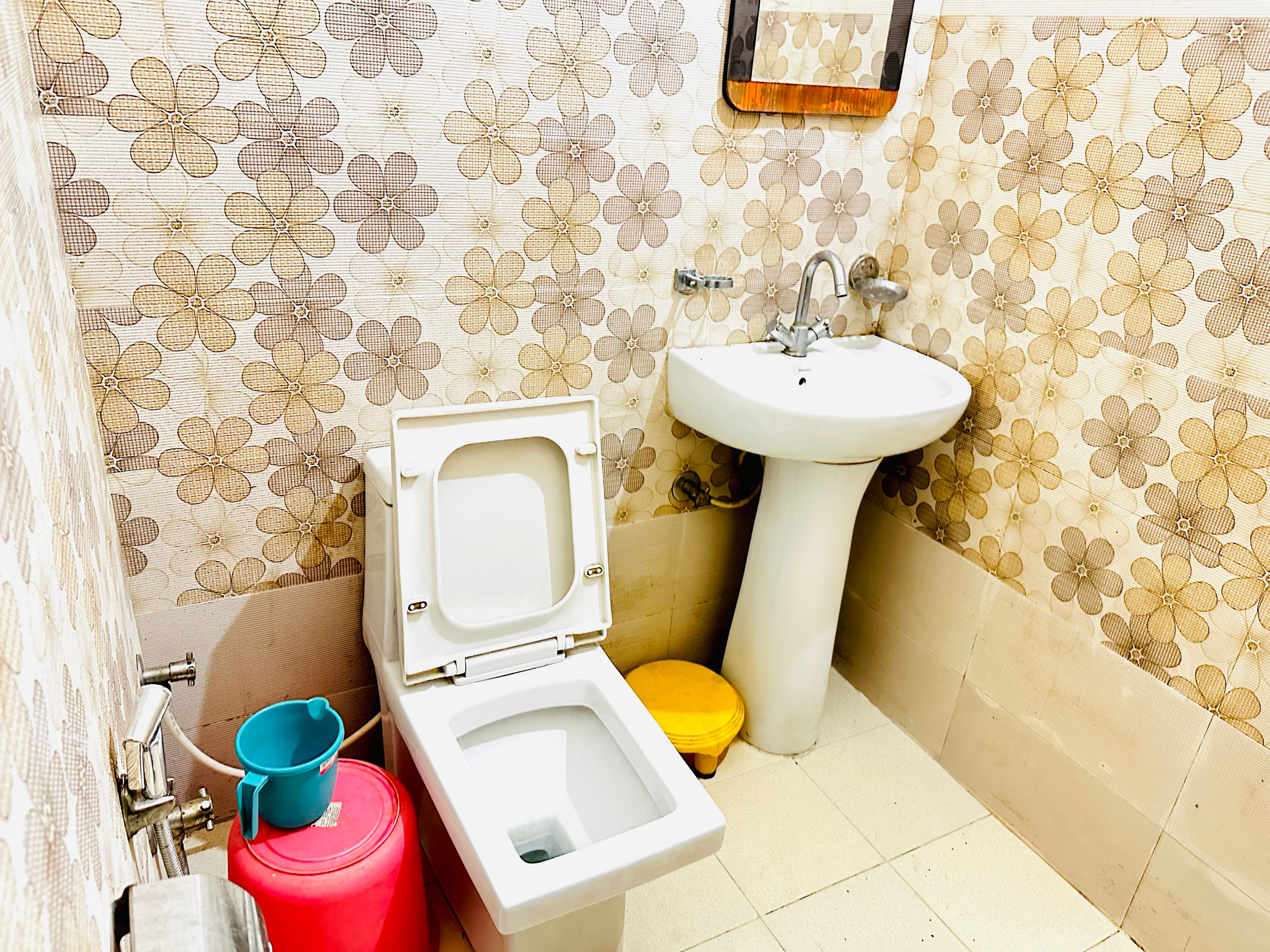 Hotel Rudraksh - Tap to explore photos