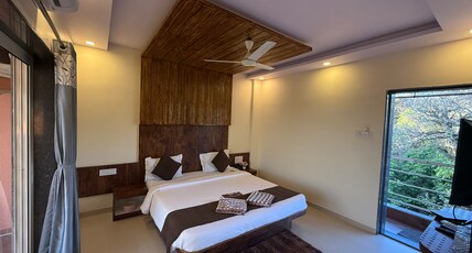 Hotel Mahabaleshwar Mount View Room Type - Premium Room With Private Balcony Mountain View Hotel Mahabaleshwar Mount View Room Type - Premium Room With Private Balcony Mountain View