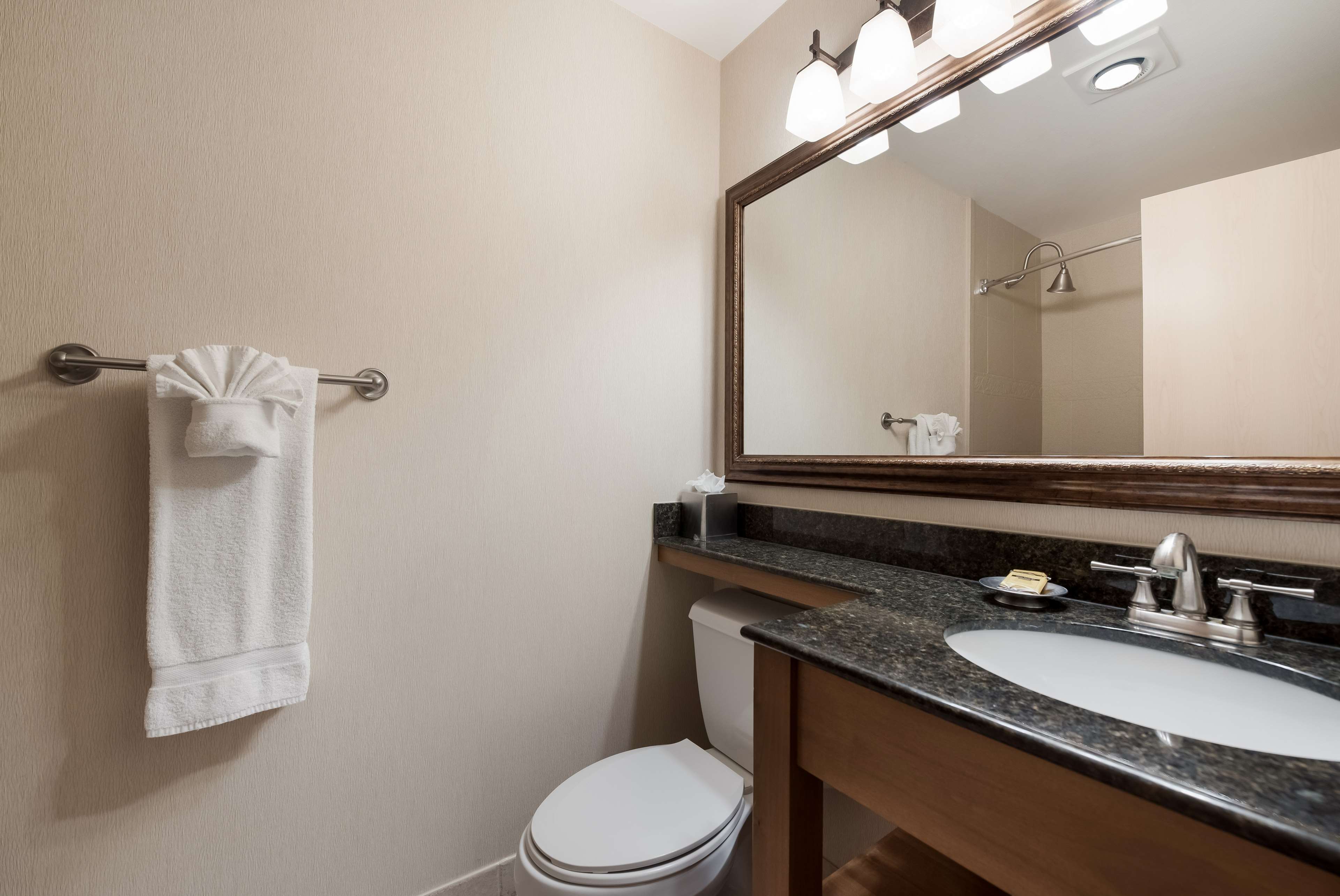 Best Western Plus Kentwood Lodge - Tap to explore photos