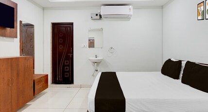 OYO Collection O Mini Bypass Nellore Road Formerly AMR Guest Inn Room Type - Super Deluxe Twin Room