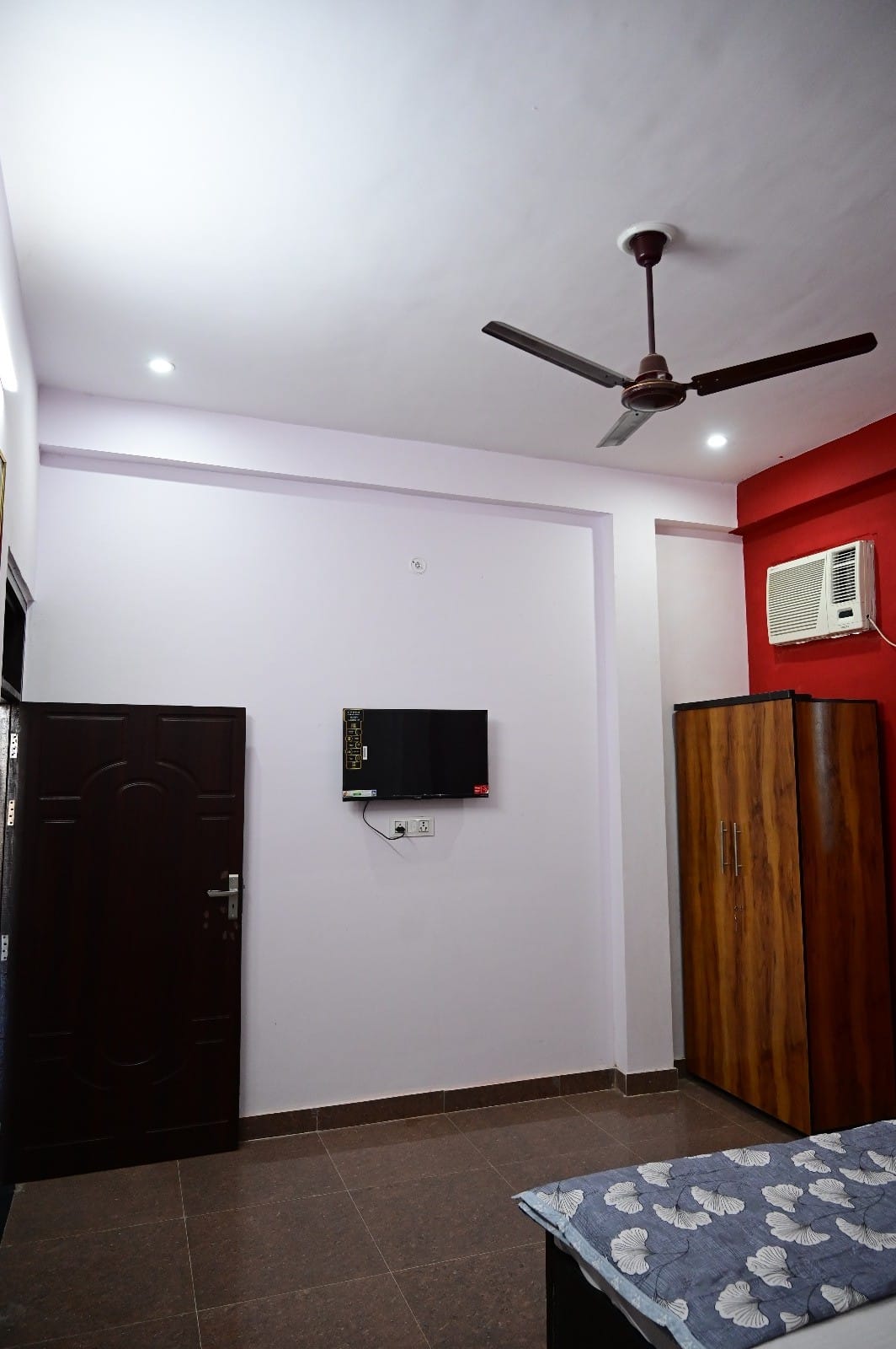 MJ Inn - Tap to explore photos