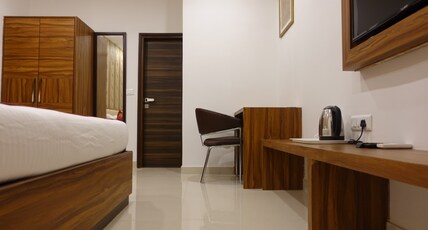 Hotel Pearl Wood Room Type - DELUX ROOM