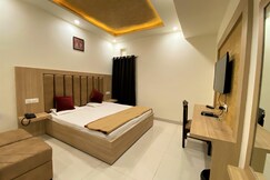 Neelgagan Hotel Janakpuri