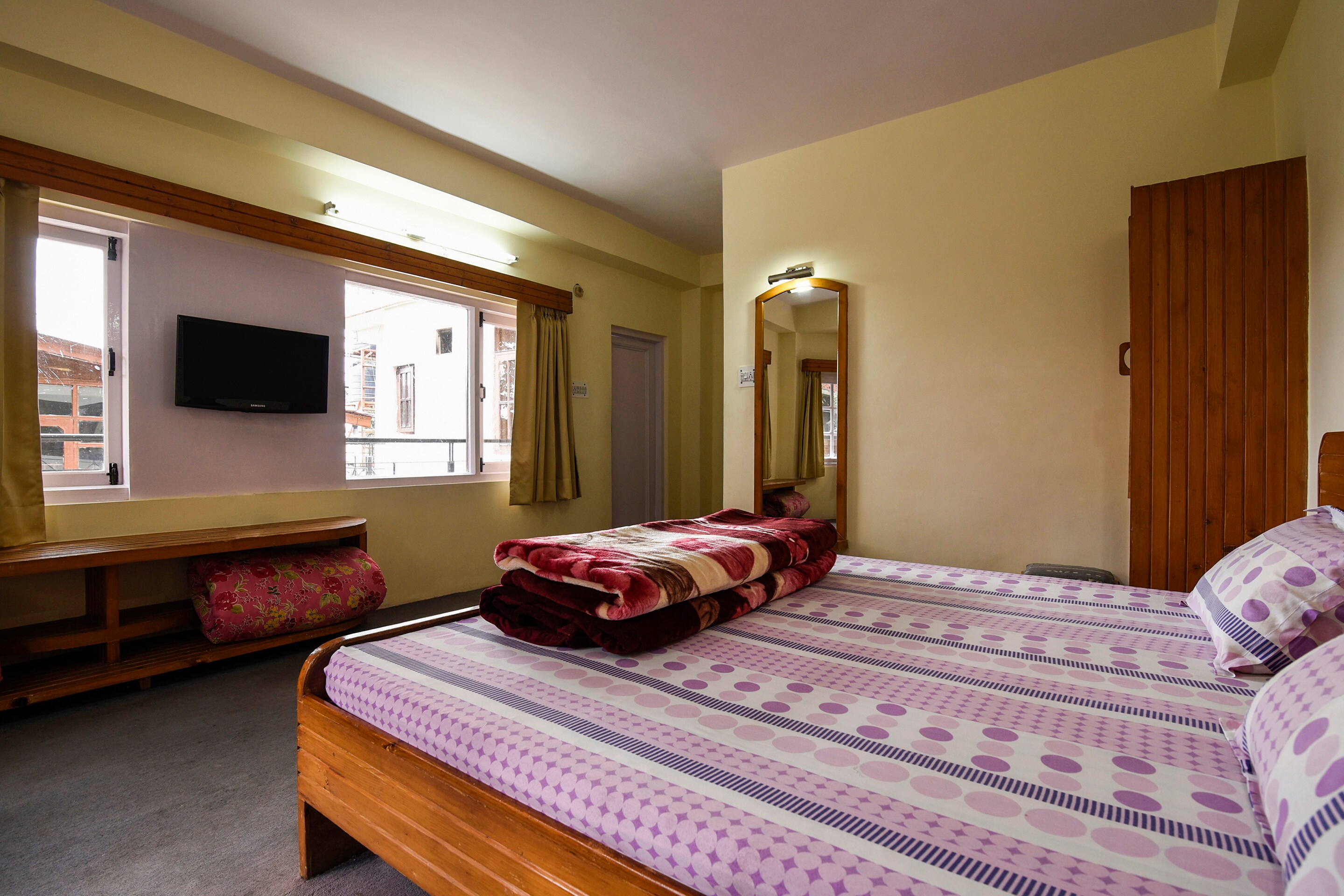 Bharari Regency Homestay | Rooms & Caretaker - Tap to explore photos