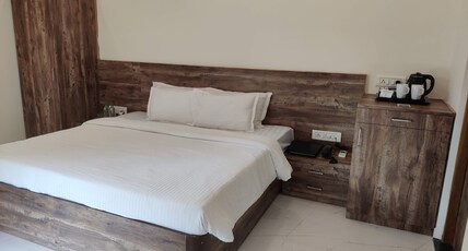 Pushp Vatika Resort & Lawns | Rooms & Pool Room Type - King Rooms