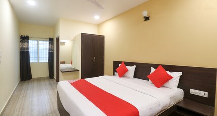 Hotel Station View Mughalsarai Room Type - Deluxe Room