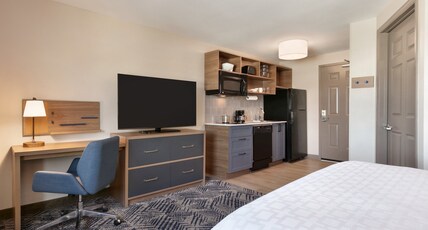 Candlewood Suites WAKE FOREST RALEIGH AREA Room Type - 1 Queen Studio Suite Communications Accessible