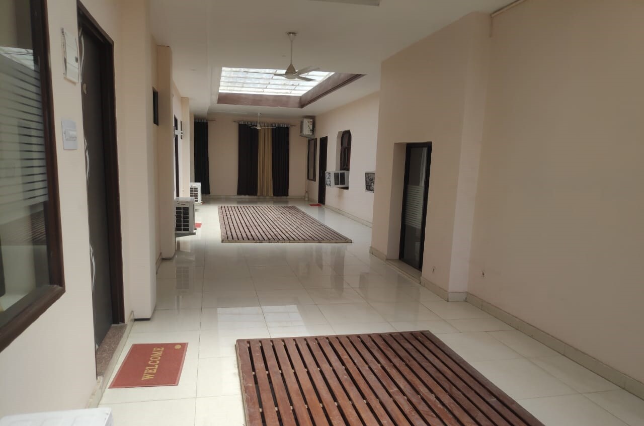 New Hotel Sangam - Tap to explore photos