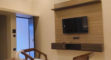 Sriezaa Yogshala Room Type - Luxury Room With Kitchen, Lawn & Parking