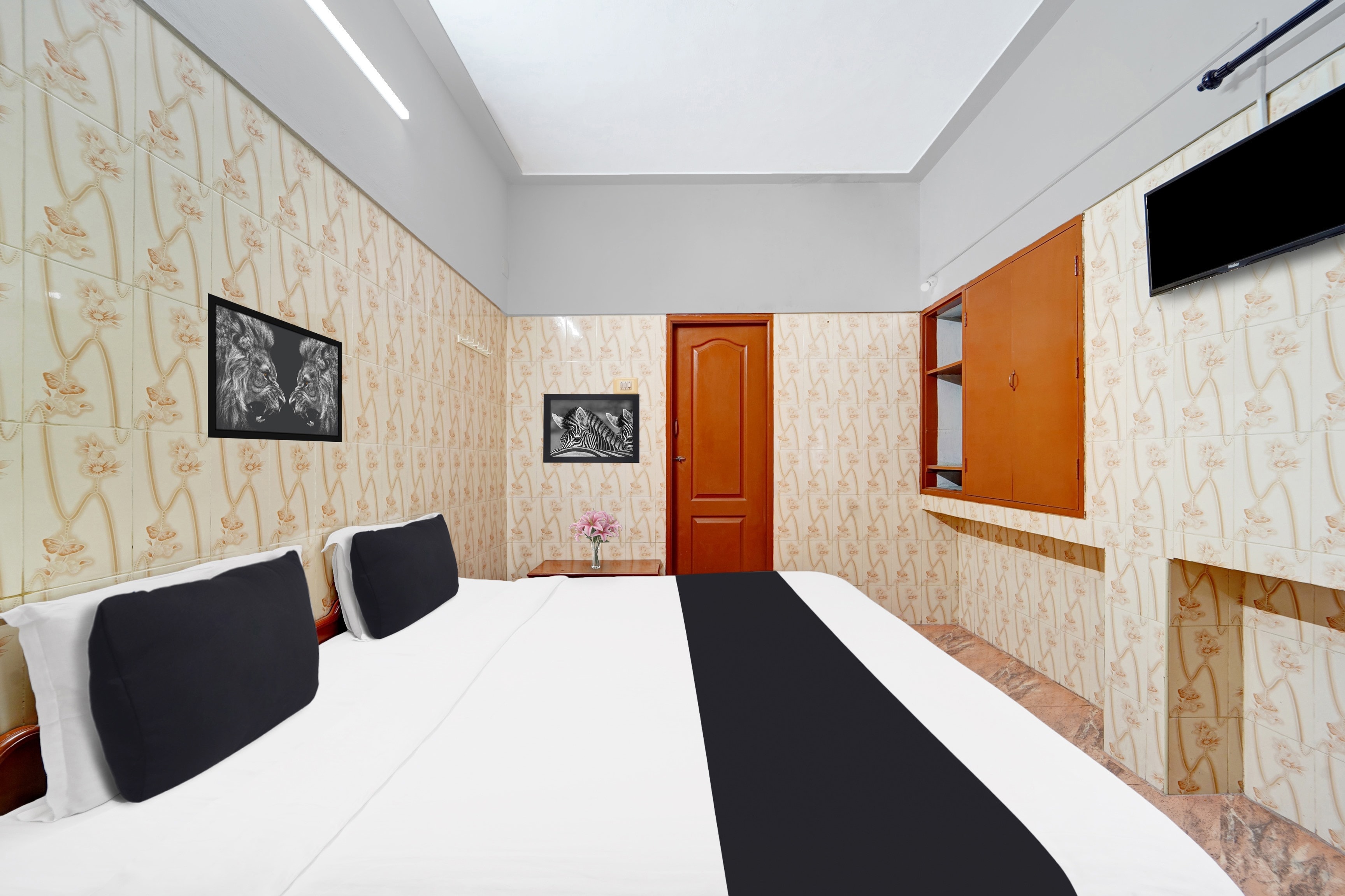 Super Hotel O Tiruppur Near Railway station - Tap to explore photos