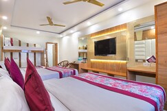 Hotel Glow Inn@3 Mins Walk From NDLS Rail Station