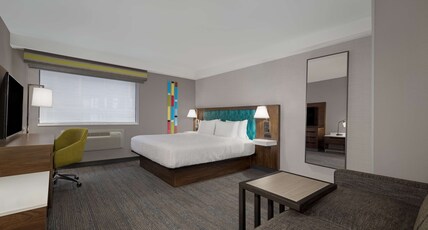Hampton Inn & Suites by Hilton Toronto Downtown Room Type - 1 KING BED STUDIO STE