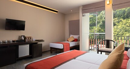 Oak Ray City Hotel Room Type - Deluxe Triple Room