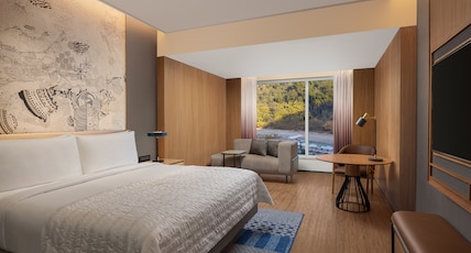 Le Meridien Dehradun Resort & Spa Room Type - Premium, Guest Room, 1 King, Pool view Le Meridien Dehradun Resort & Spa Room Type - Premium, Guest Room, 1 King, Pool view