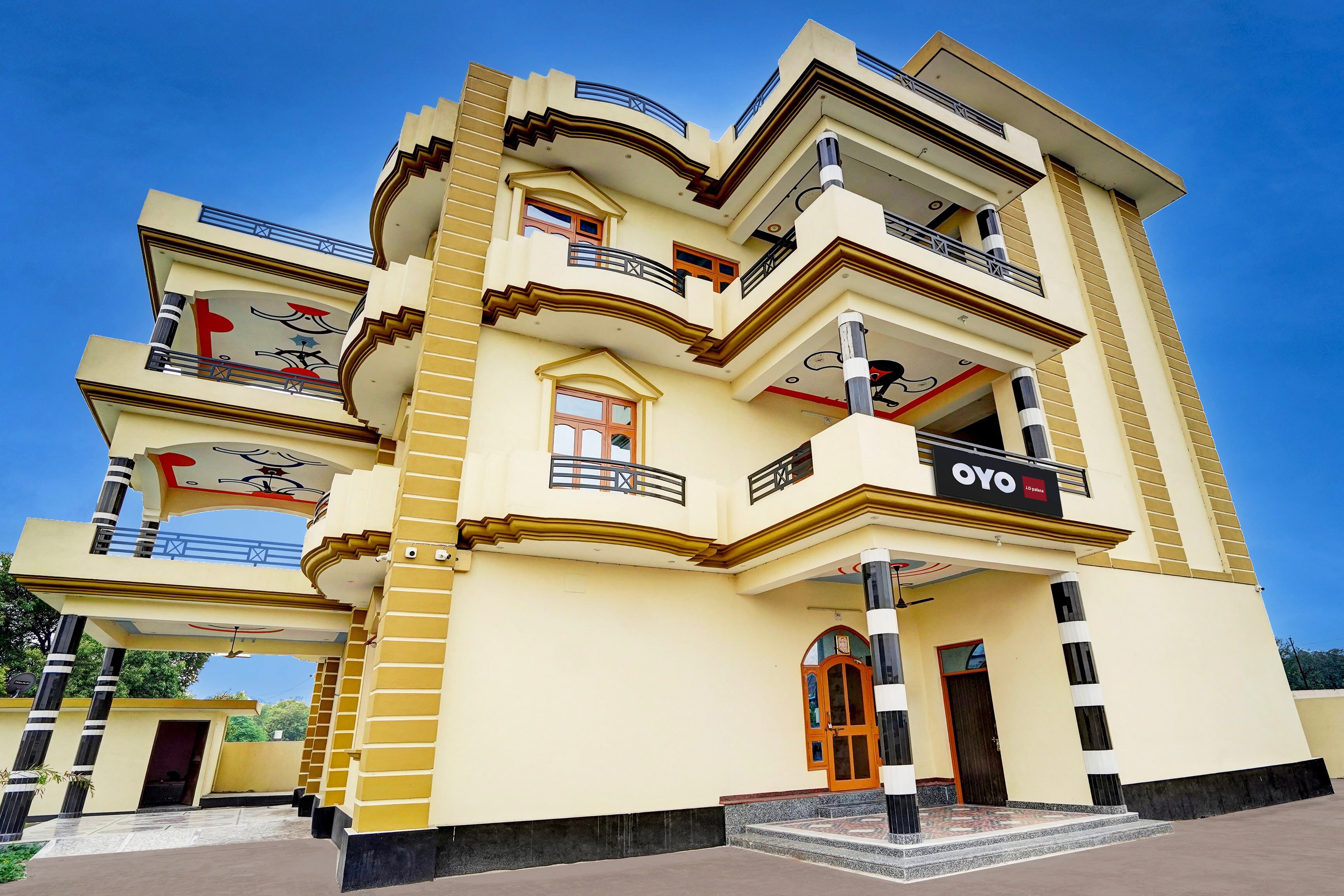 Hotel O J.D. Palace - Tap to explore photos