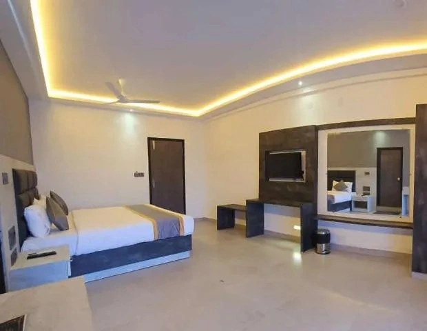 Susan Suites. Room Type - Deluxe Double Room