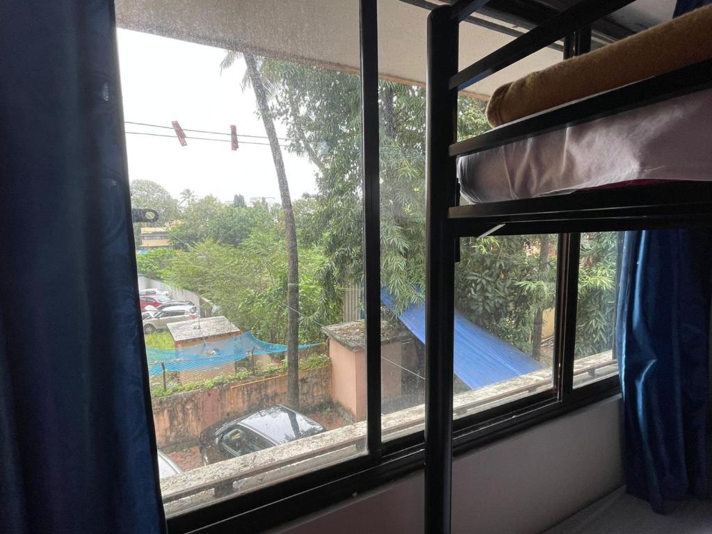 Krazy Solo Hostel - Tap to explore photos