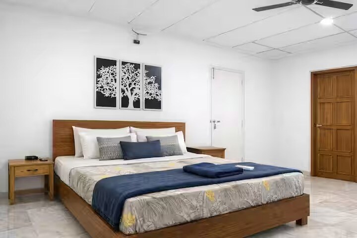 Deccan Staycation Elegant 3BHK AC Villa with Lawn BanjaraHills - Tap to explore photos