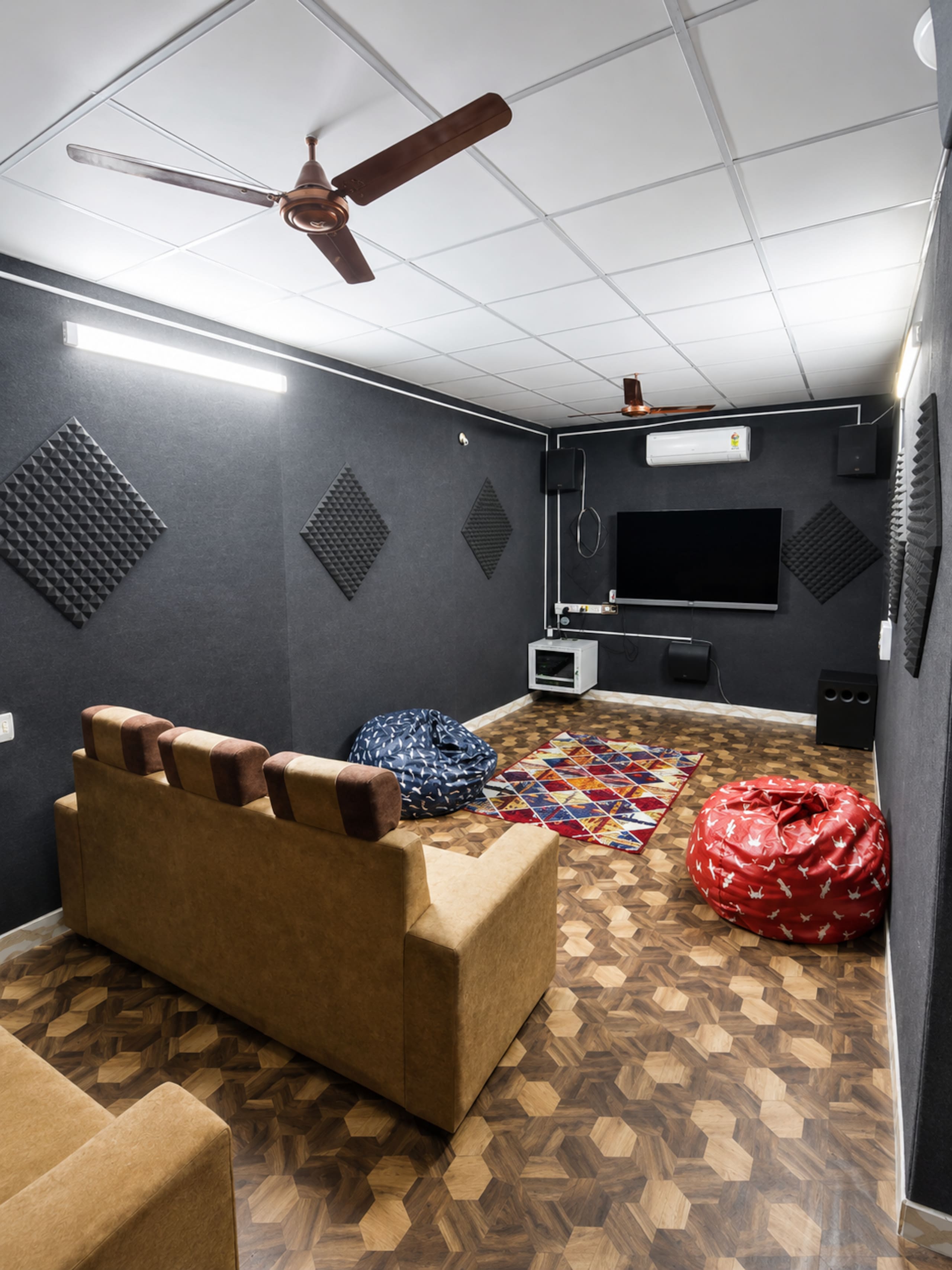 story Room - Tap to explore photos