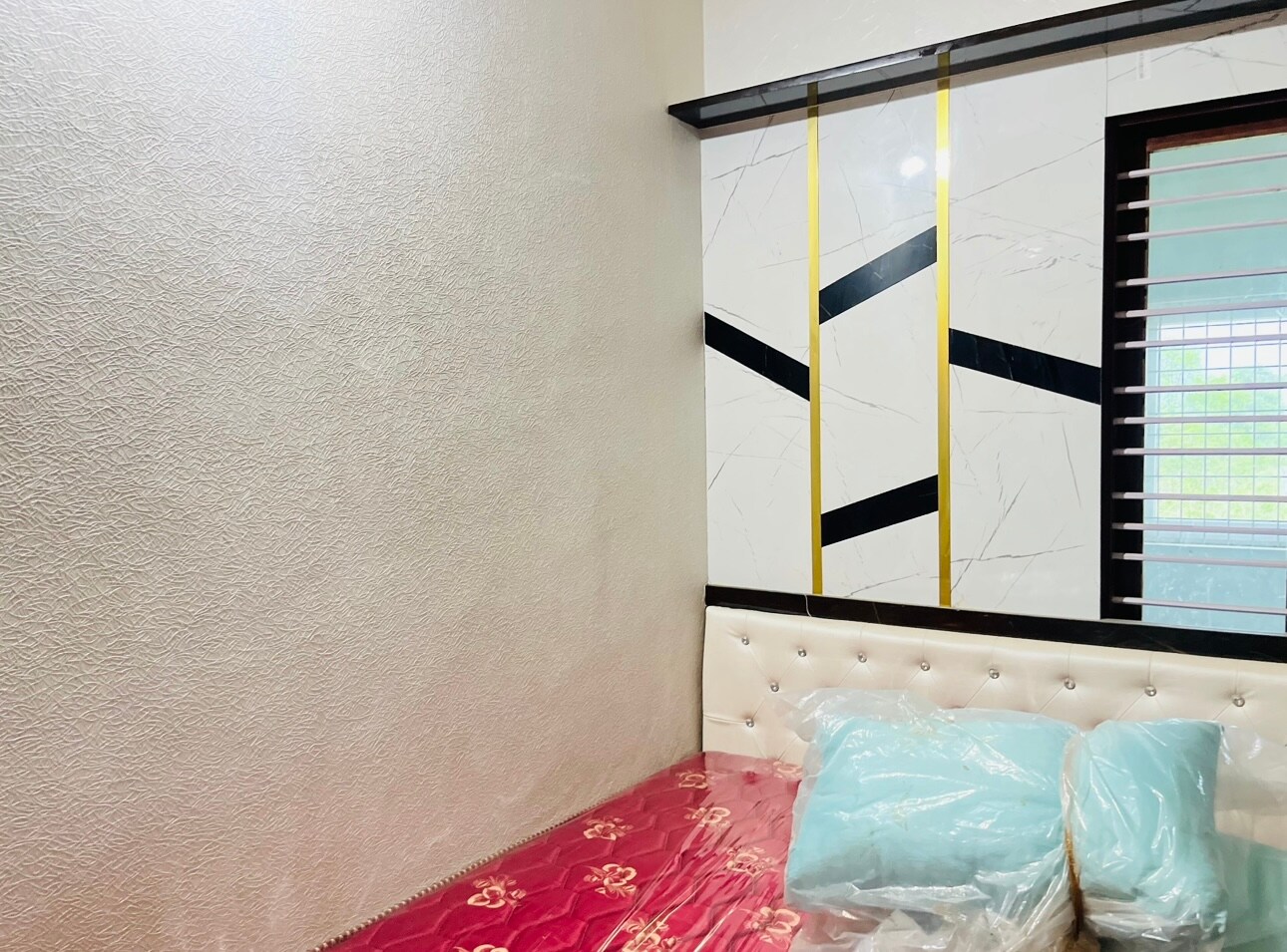 HillDeck Staycation - Tap to explore photos