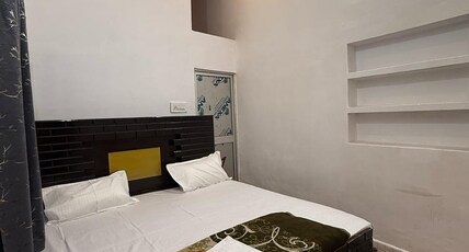 Shree Raghuver guest house Room Type - Deluxe non ac room
