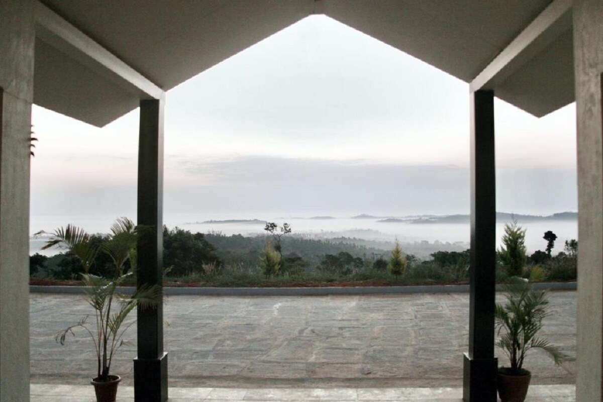 The Mist Homestay - Tap to explore photos