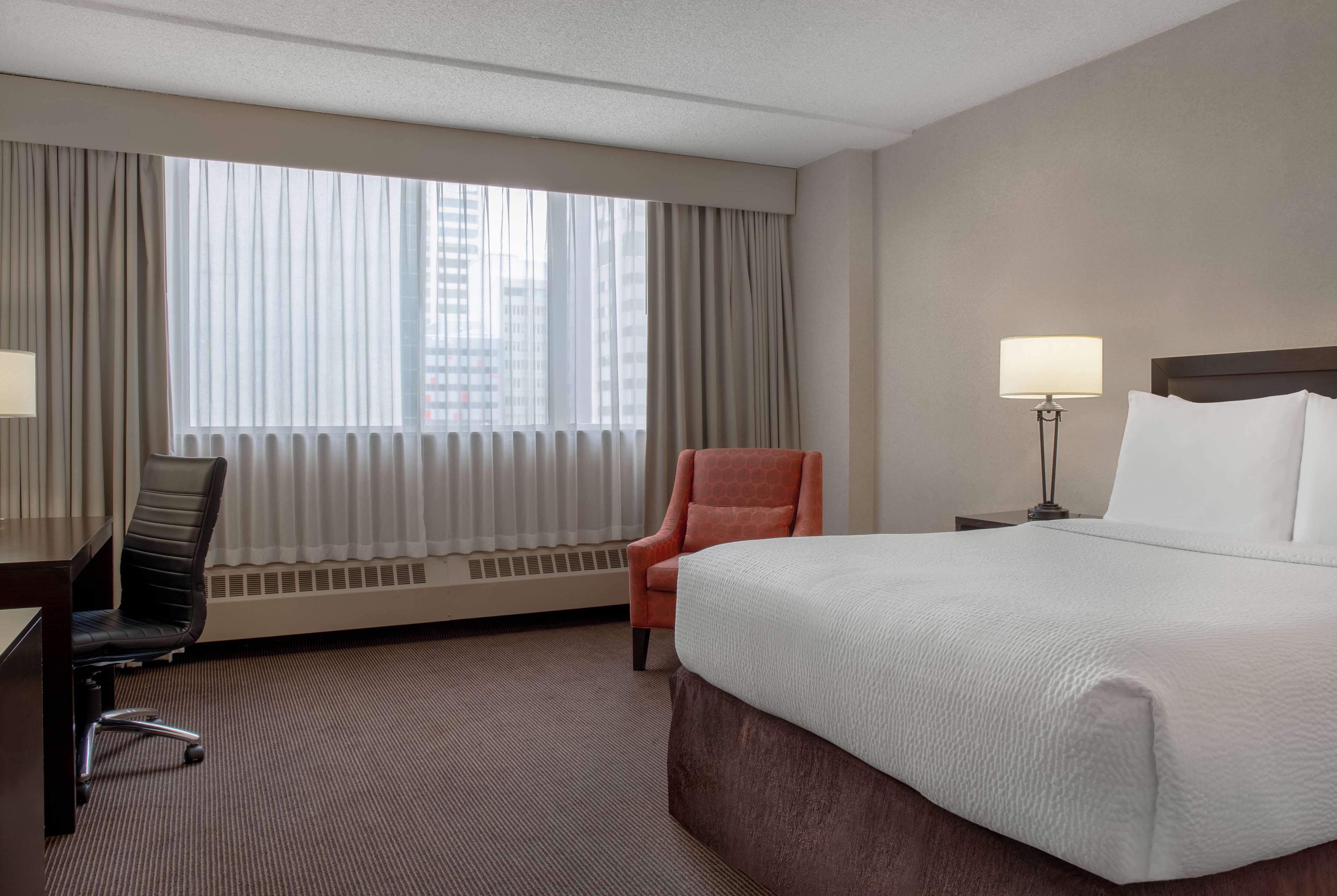 Ramada Plaza by Wyndham Calgary Downtown - Tap to explore photos