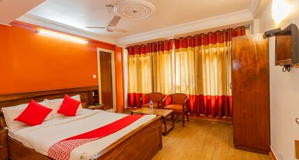 OYO 795 Hotel Holiday Inn Room Type - Classic OYO 795 Hotel Holiday Inn Room Type - Classic