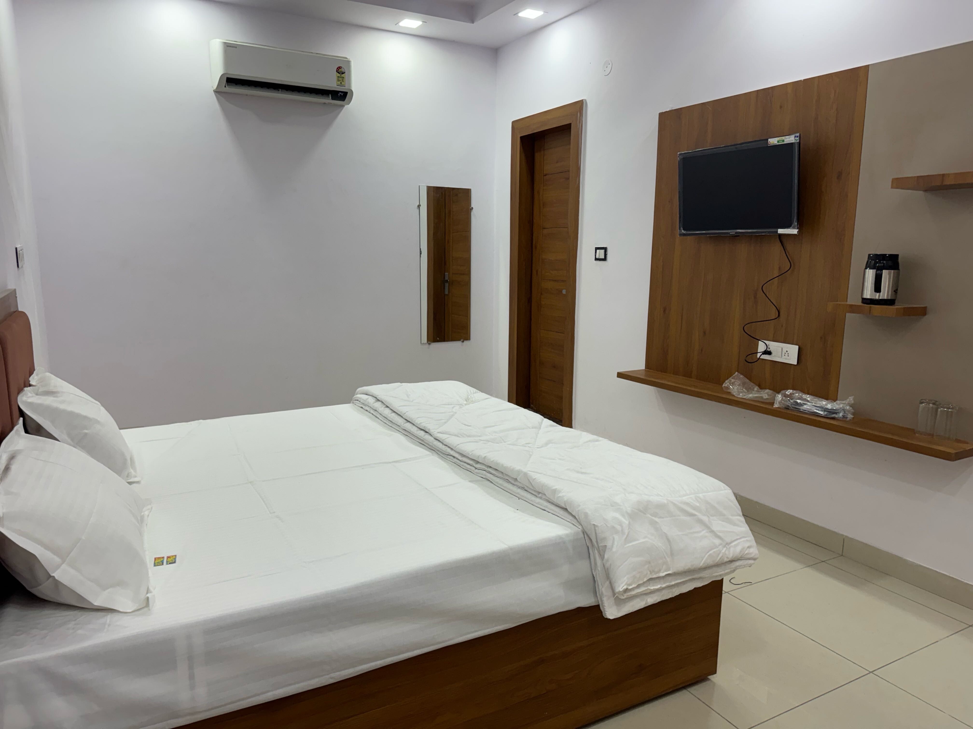 Townhouse Sri Golden Temple Amritsar Formerly Welnis Inn - Tap to explore photos