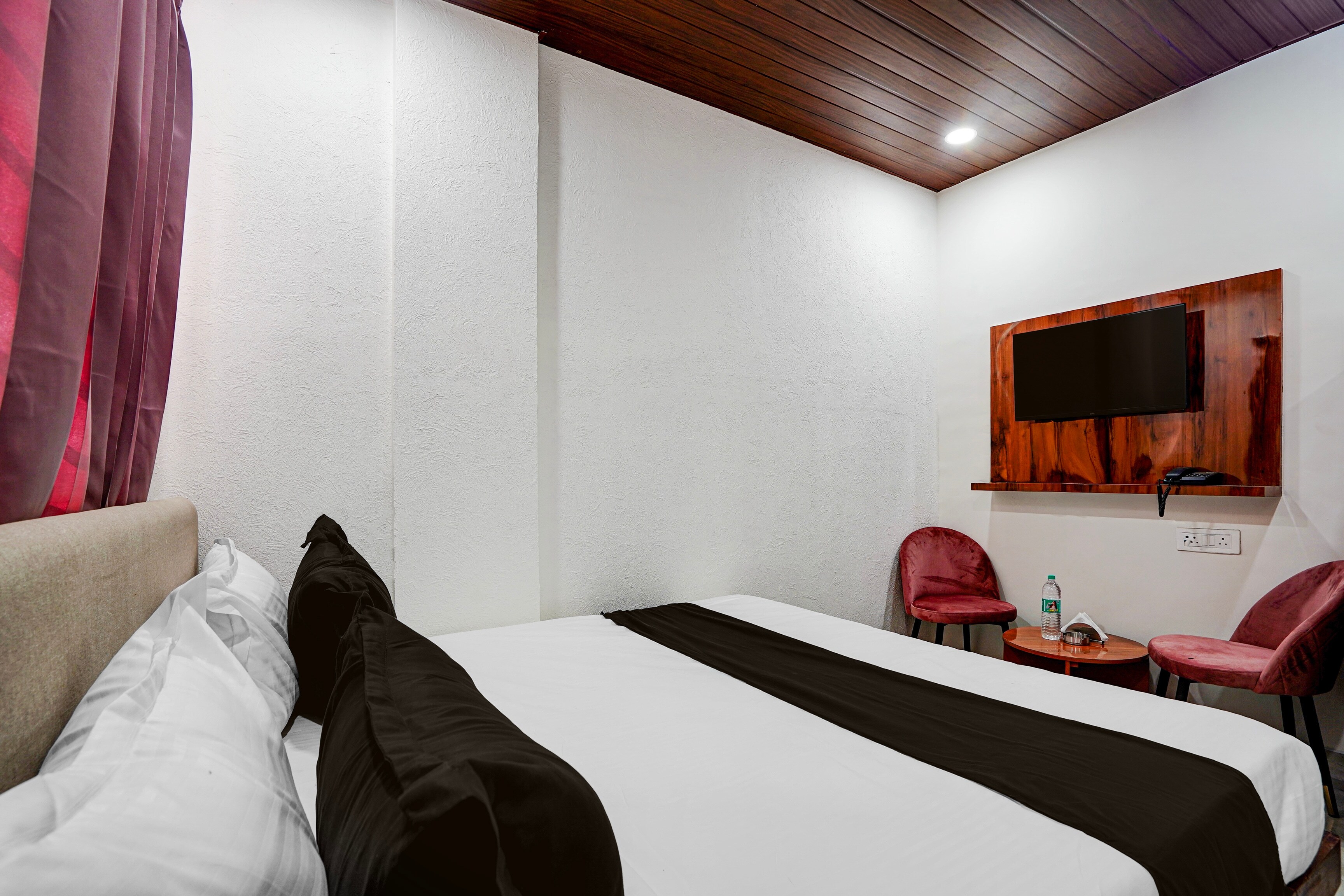 Super Hotel O Gayathri Comfort - Tap to explore photos