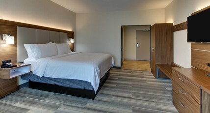 Holiday Inn Express & Suites ITHACA Room Type - 1 King Bed Standard Comm Accessible