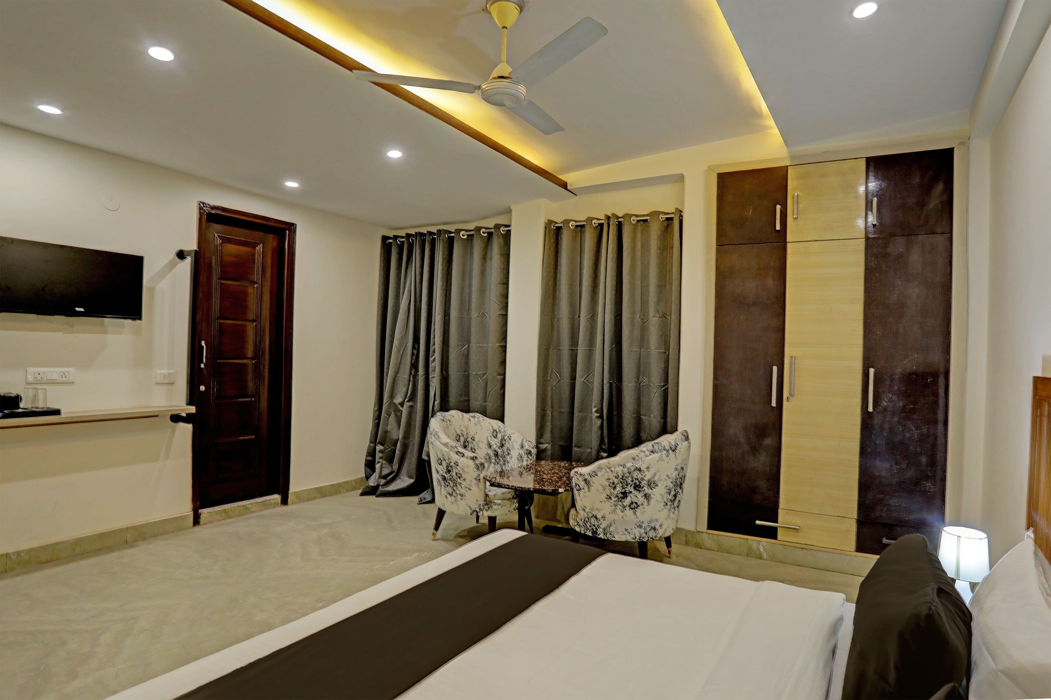 Townhouse DSR SECTOR 19 - Tap to explore photos