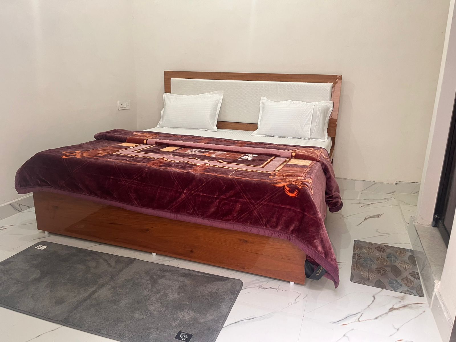 Virat Home Stay - Tap to explore photos