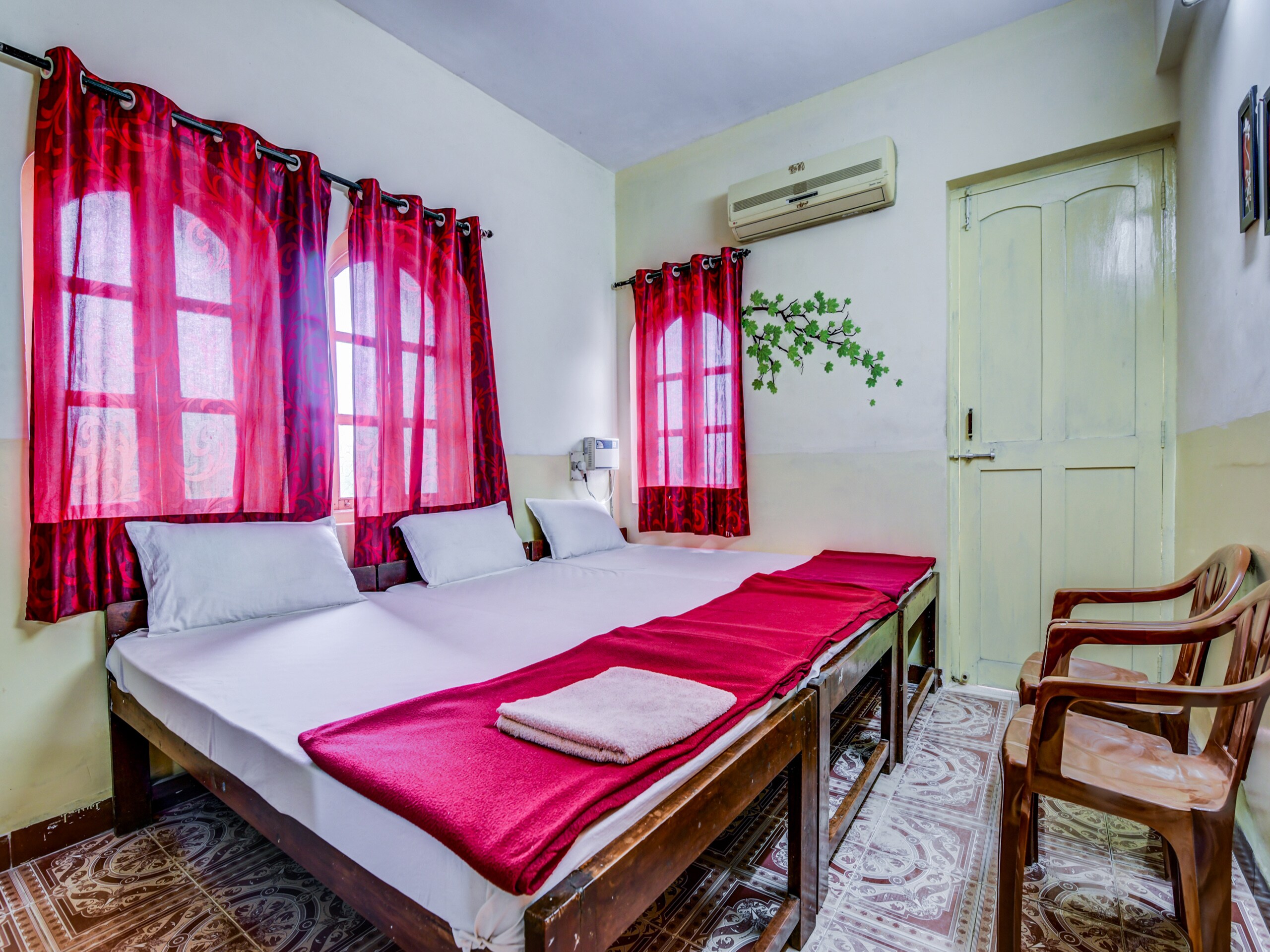 Hotel Kamat Vihar - Tap to explore photos
